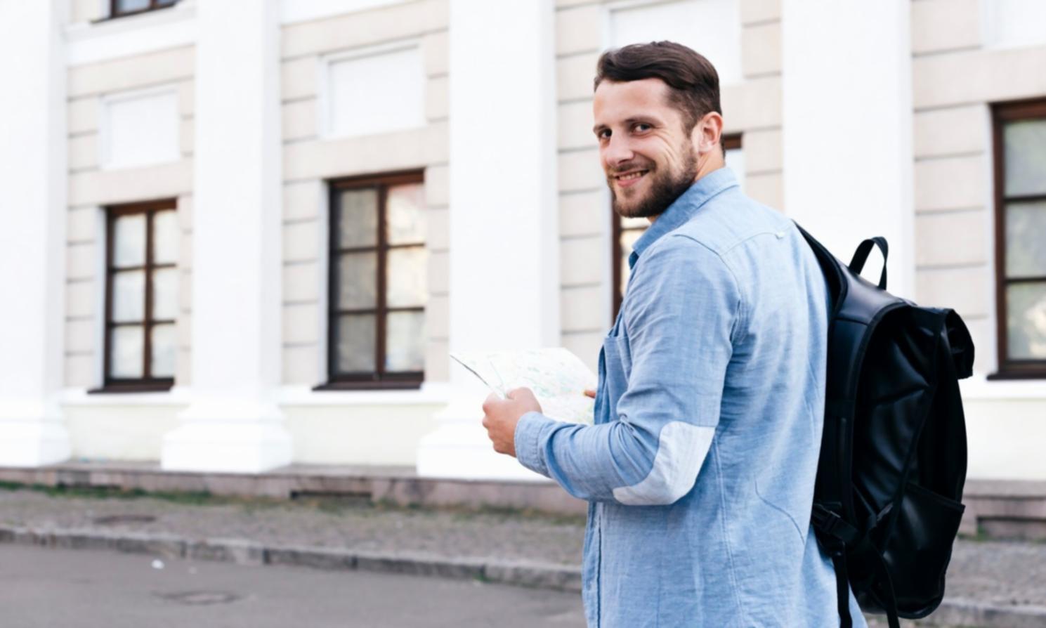 Teilnehmer analysieren Finanzkennzahlen gemeinsam